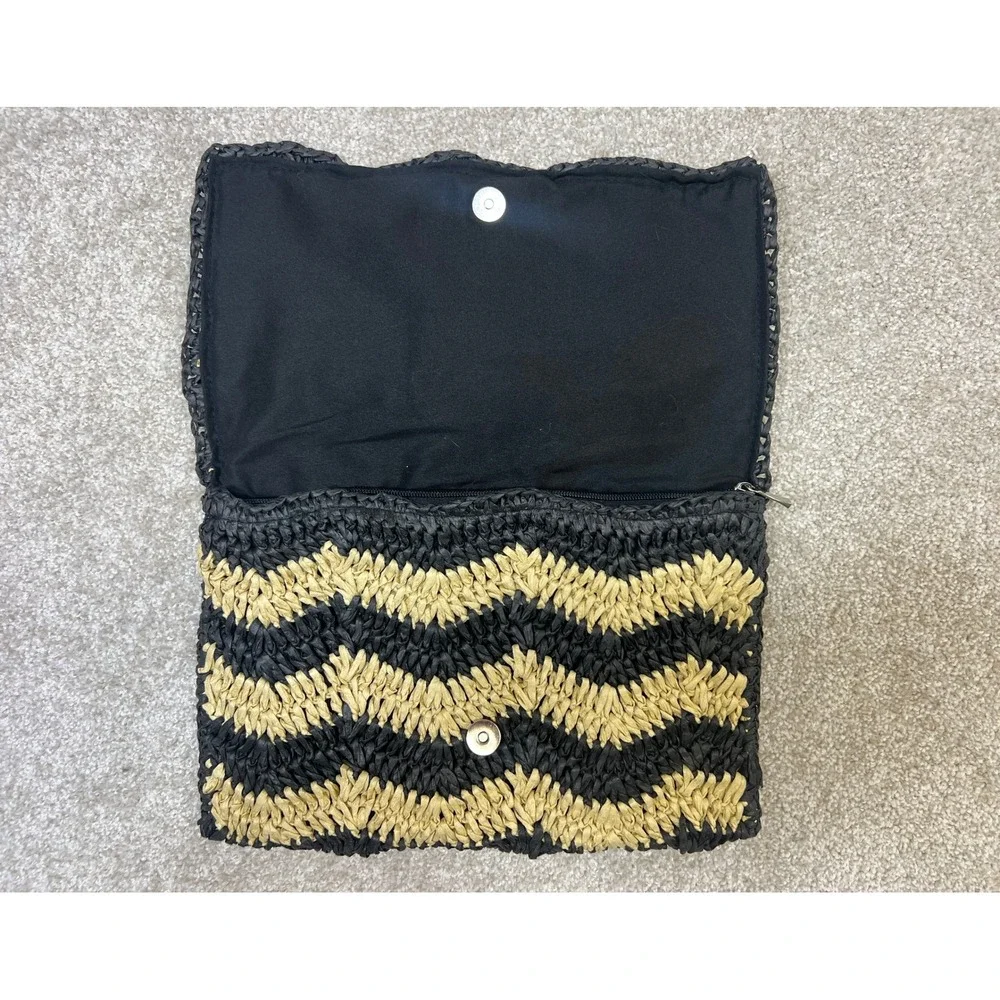 Chevron Woven Straw Clutch Bag Black Tan Foldover Envelope Snap Closure‎